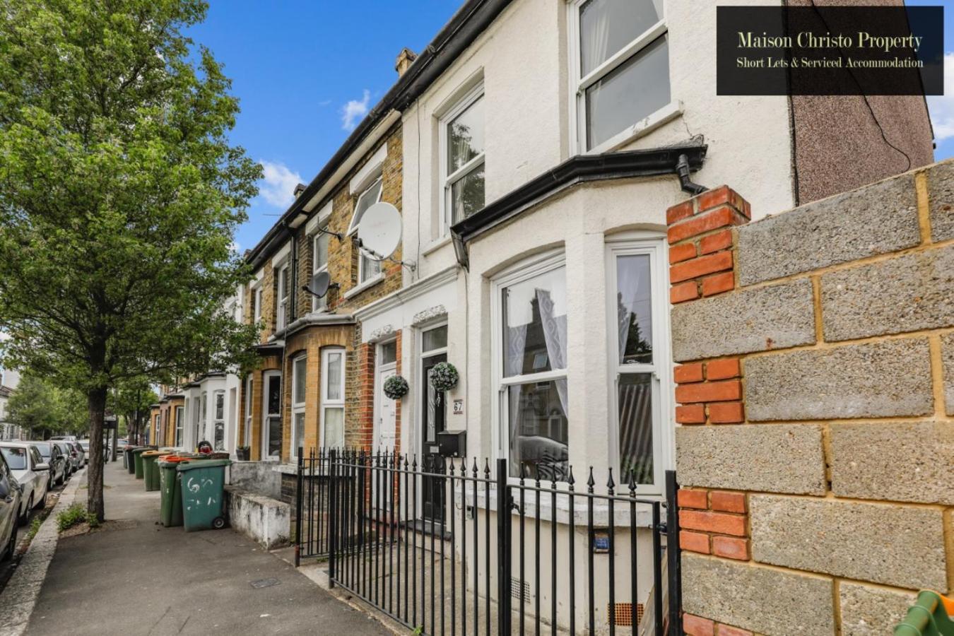 Weekly Or Monthly Stays, London, Stratford, 2bedroom Hse, Sleeps 6, Servcied By Maison Christo Short Lets & Serviced Accomdation London