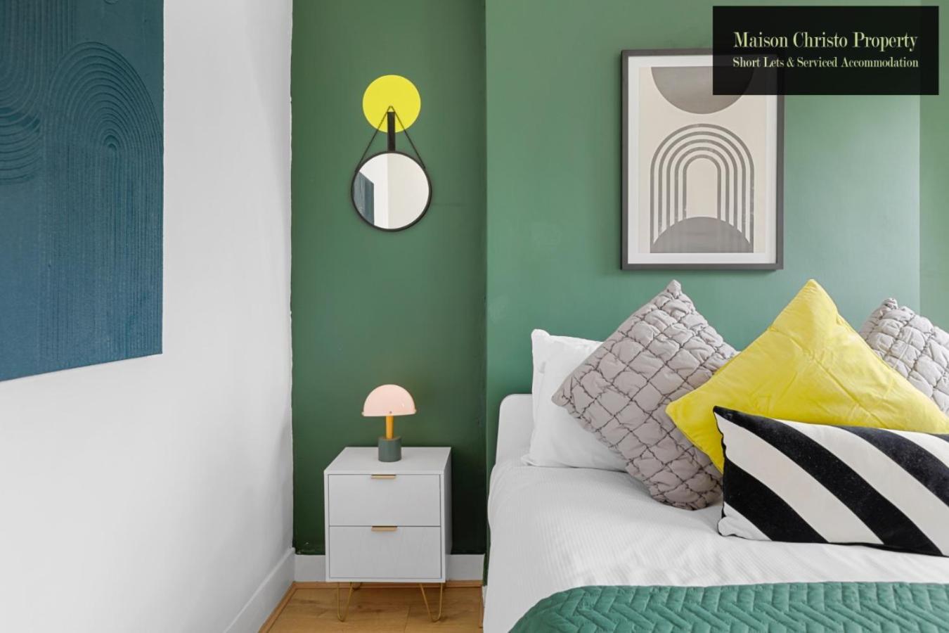 Weekly Or Monthly Stays, London, Stratford, 2bedroom Hse, Sleeps 6, Servcied By Maison Christo Short Lets & Serviced Accomdation * London