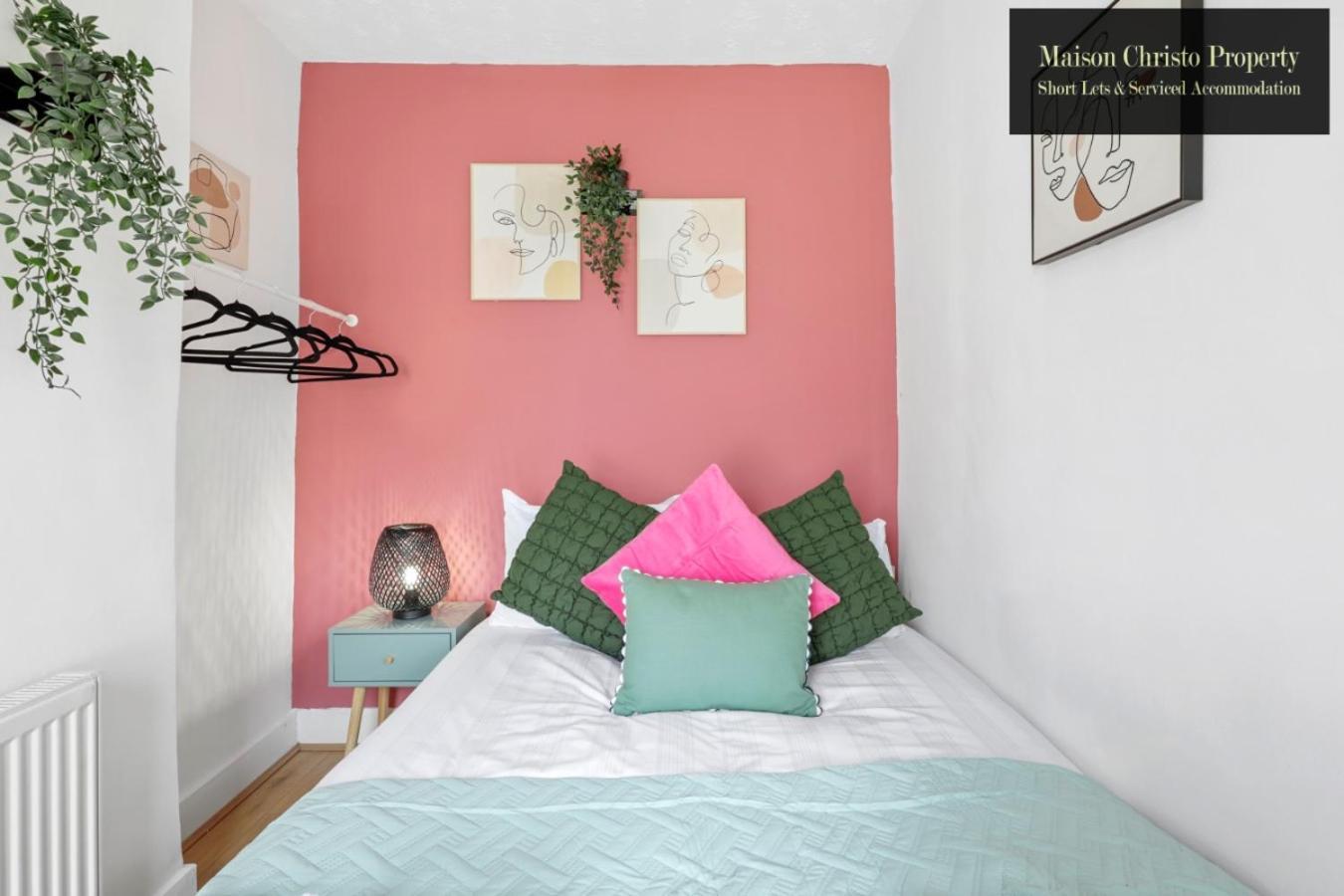 Apartment Weekly Or Monthly Stays, London, Stratford, 2bedroom Hse, Sleeps 6, Servcied By Maison Christo Short Lets & Serviced Accomdation