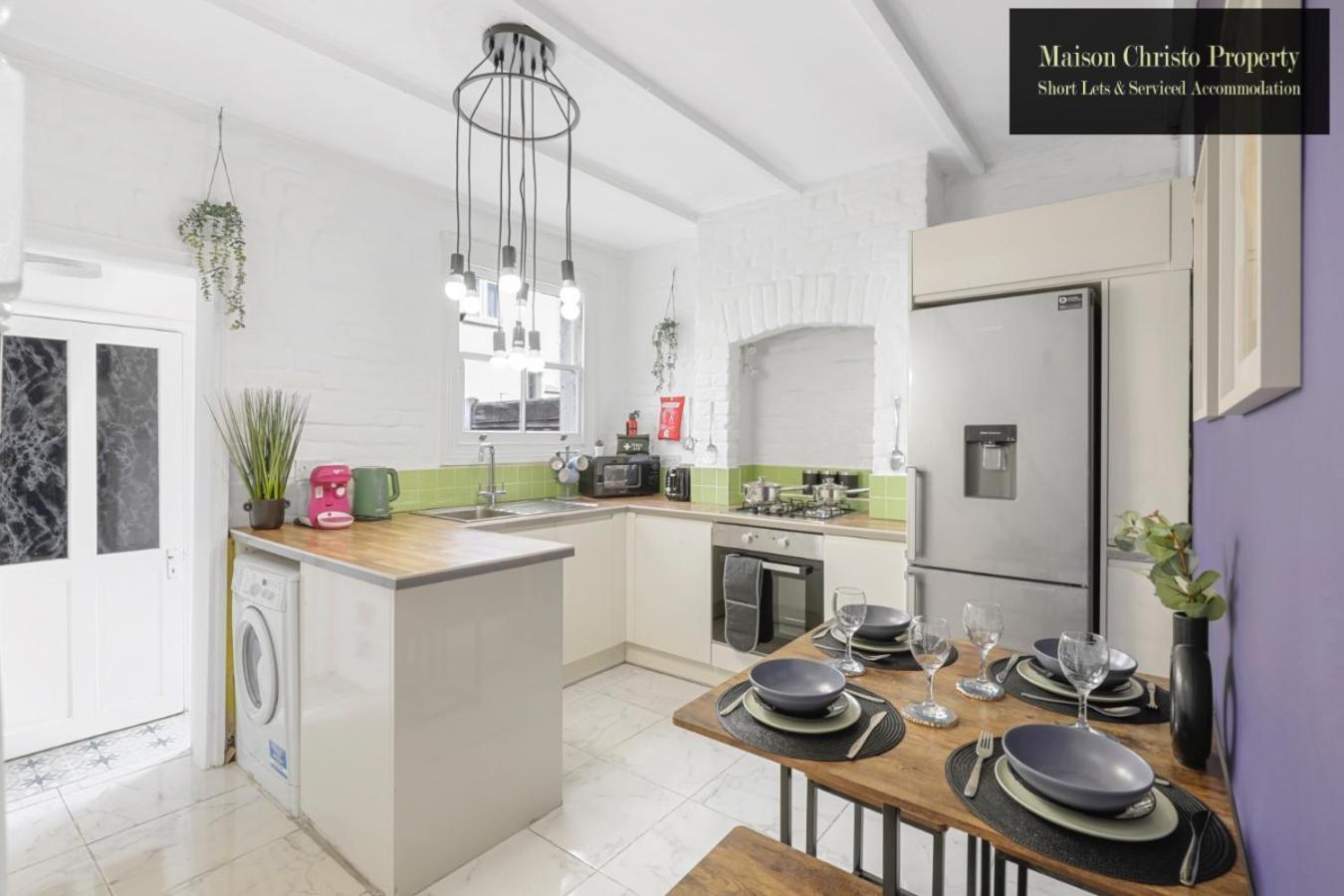Weekly Or Monthly Stays, London, Stratford, 2bedroom Hse, Sleeps 6, Servcied By Maison Christo Short Lets & Serviced Accomdation *