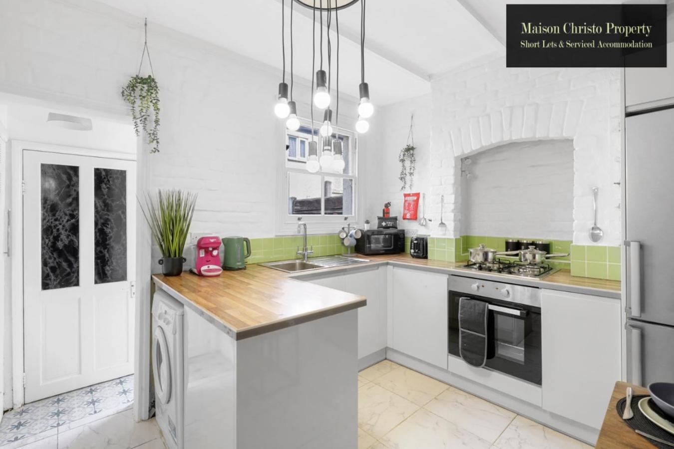 Weekly Or Monthly Stays, London, Stratford, 2bedroom Hse, Sleeps 6, Servcied By Maison Christo Short Lets & Serviced Accomdation *