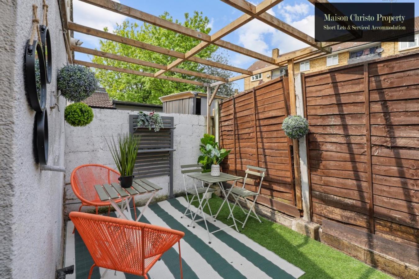 Weekly Or Monthly Stays, London, Stratford, 2bedroom Hse, Sleeps 6, Servcied By Maison Christo Short Lets & Serviced Accomdation London