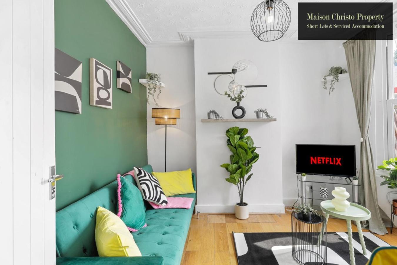 Apartment Weekly Or Monthly Stays, London, Stratford, 2bedroom Hse, Sleeps 6, Servcied By Maison Christo Short Lets & Serviced Accomdation London